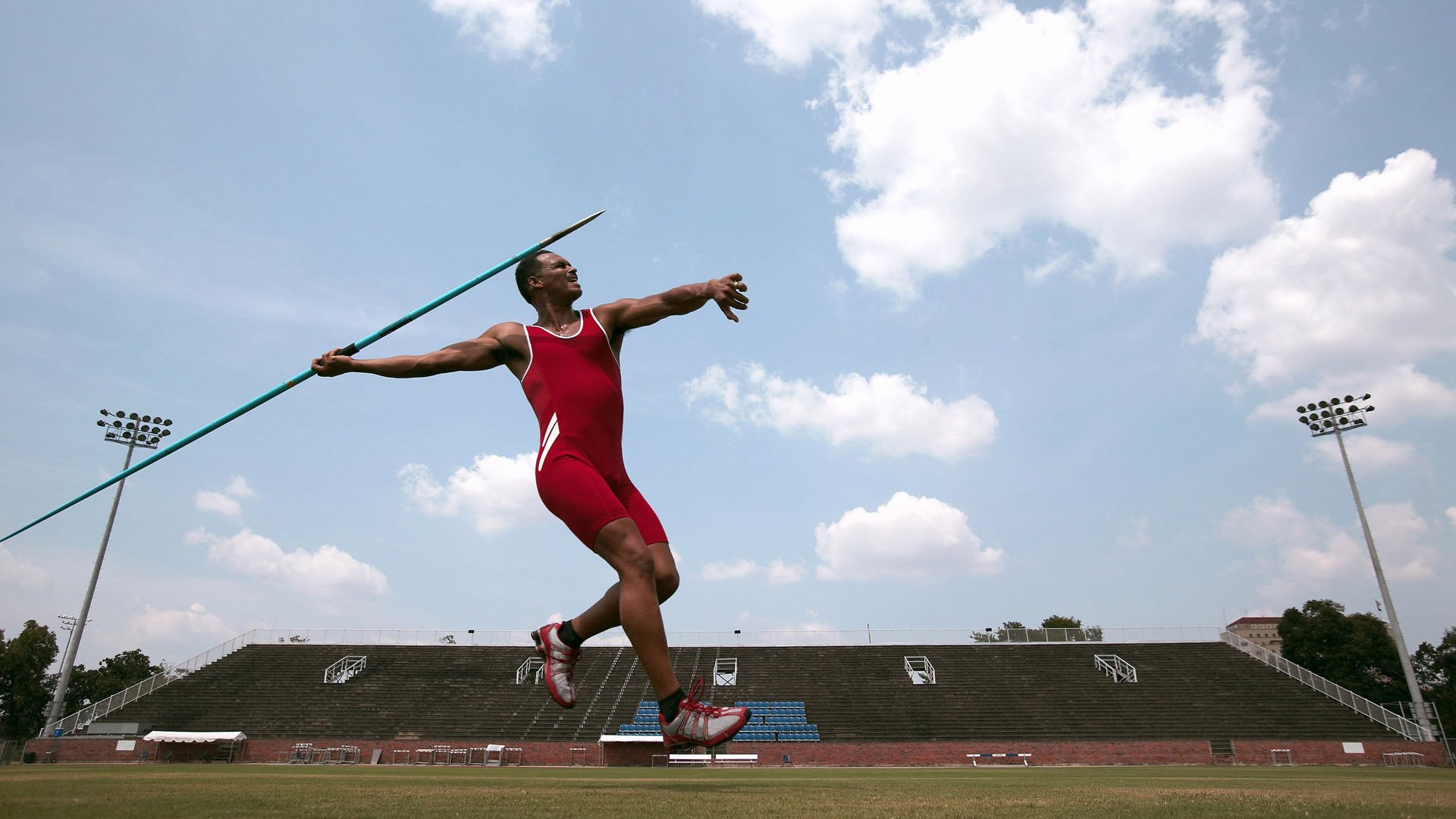 莱万多夫斯基新星出色防守表现突出,中国队前途光明!赢得满堂喝彩